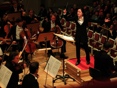 w bށ@Erina Yashima, conductor
